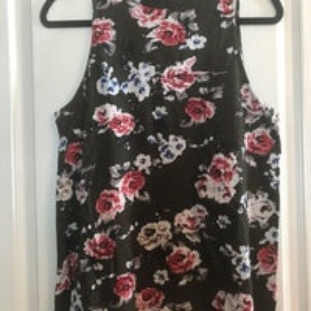 Miss Love Sleeveless Floral Top L